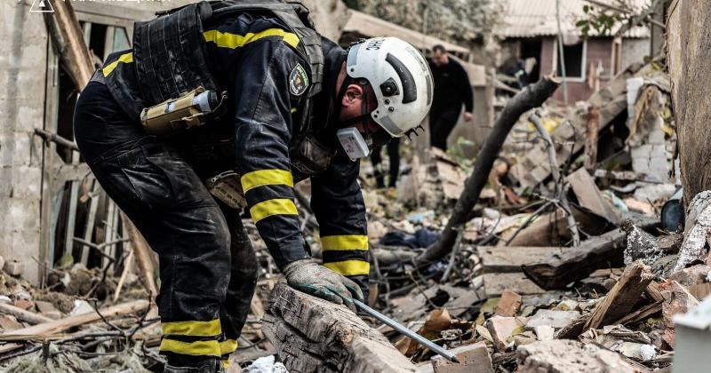 Рятувальні операції на місці нічного обстрілу в Харкові завершено. Фотозвіт.