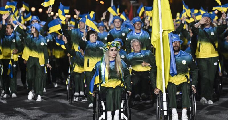 У Парижі пройшла церемонія відкриття Паралімпіади-2024: українську збірну привітали оваціями