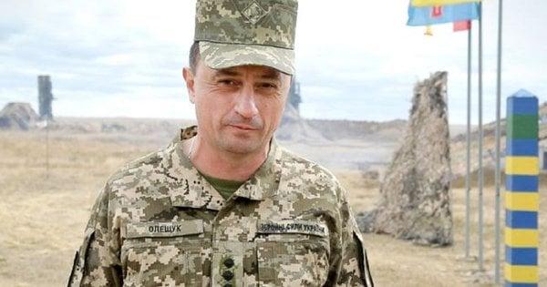 Володимир Зеленський прийняв рішення про звільнення Миколи Олещука з поста командувача Повітряних сил.