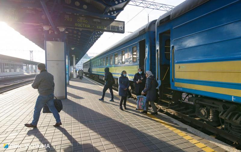 УЗ повідомила про затримки ряду пасажирських потягів у зв'язку з відключенням електроенергії.