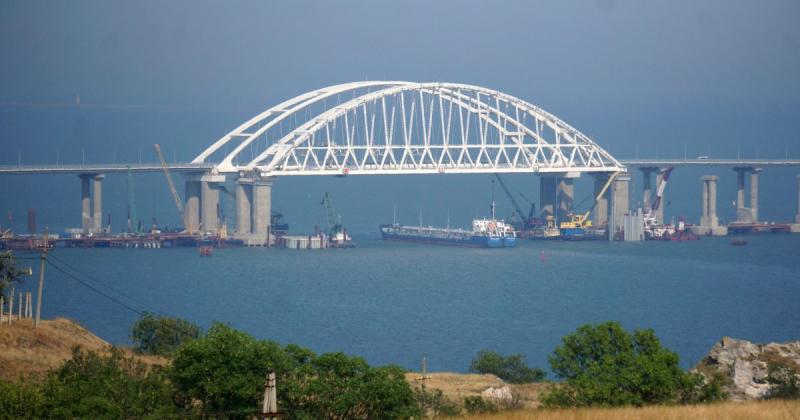 Кримський міст: які негативні наслідки його зведення мало для економіки України.