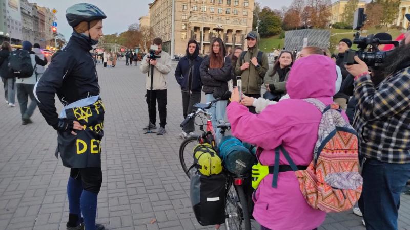 Польський активіст подолав 800 кілометрів, щоб підтримати українських військових - Радіо Максимум