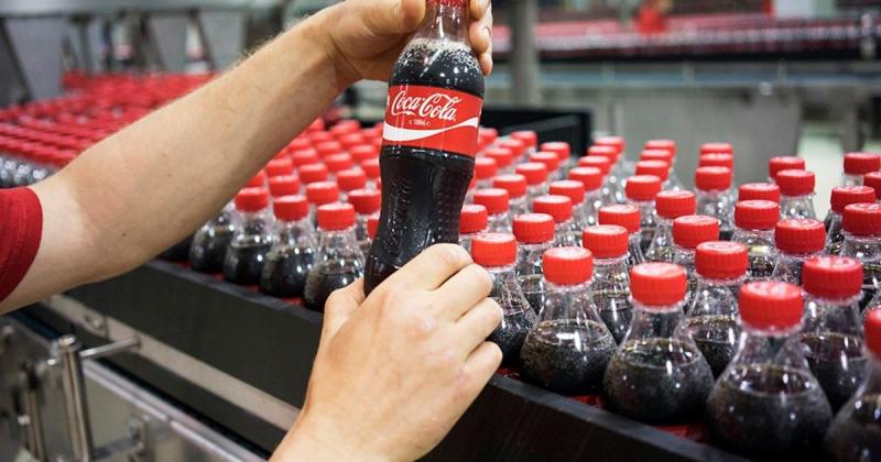 В Україні можна придбати пляшку Coca-Cola, виготовлену на Київщині в перші миті російського вторгнення (фото)