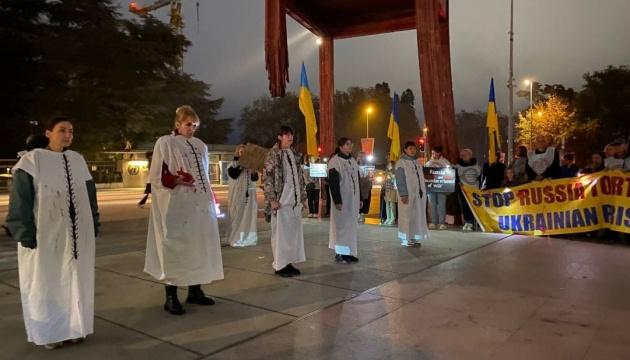 На акції в Женеві родичі українських військових, які потрапили в полон, звернулися до Червоного Хреста з вимогою вжити більш активних заходів.