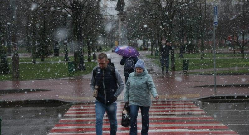 Після снігу, що випав у вигляді мокрого покриття, очікується легке підвищення температури: якою ж буде погодна ситуація в Україні в найближчі дні?